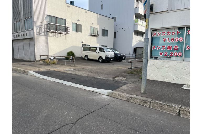 駐車場の写真①